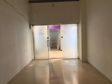 Room in  Office Space at Rustomjee Eaze Zone Mall, Malad West – for Rent