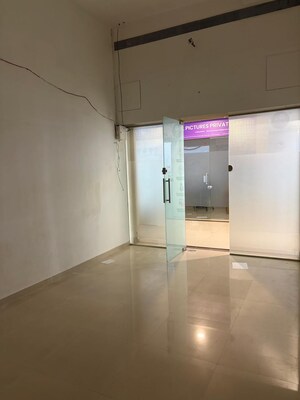 Room in  Office Space at Rustomjee Eaze Zone Mall, Malad West – for Rent