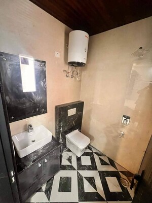 Team Area in 1 BHK Builder Floor at Saket – for Rent