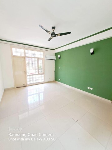 Room in 4 BHK Builder Floor at Hong Kong Bazaar, Sector 57 – for Rent