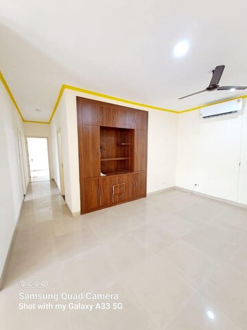 Room in 4 BHK Builder Floor at Hong Kong Bazaar, Sector 57 – for Rent