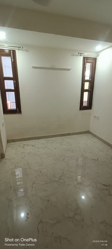 Room in 2 BHK Builder Floor at Gail CGHS, Sector 56 – for Rent