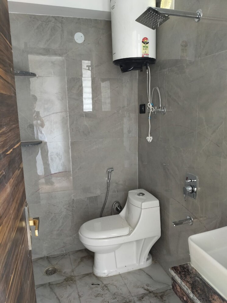 Attached Bathroom, saket 1 Bedroom 544 Sq.Ft. Apartment In Saket Delhi 9283851