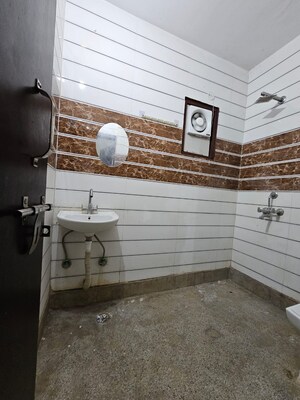 Bathroom in 1 BHK Apartment at Saket – for Rent