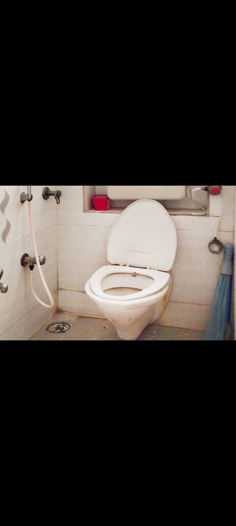 Bathroom, malad west Pg For Girls In Malad West 9283849