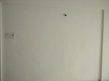 Room in 2 BHK Apartment at Oxygen Valley Anex, Manjri Budruk – for Rent