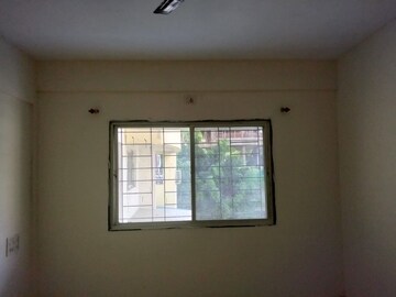 Room in 2 BHK Apartment at Oxygen Valley Anex, Manjri Budruk – for Rent