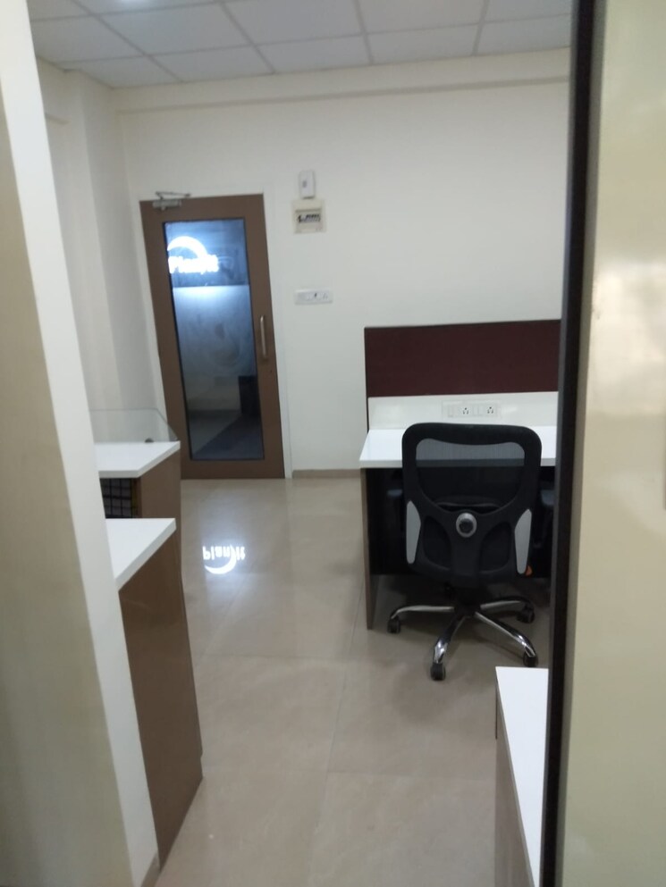 Team Area, knox-plaza Commercial Office Space 300 Sq.Ft. In Malad West Mumbai 9283877