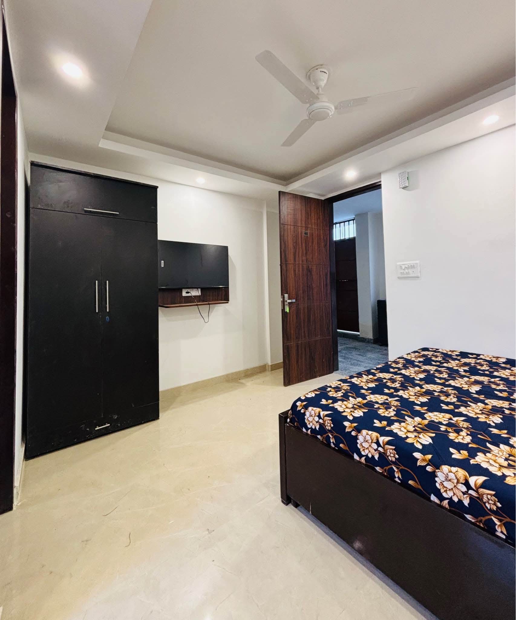 1 RkBuilder Floor For Rent in Saket