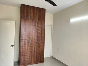 2 BHK Apartment For Rent in Pyramid Pride, Sector 76
