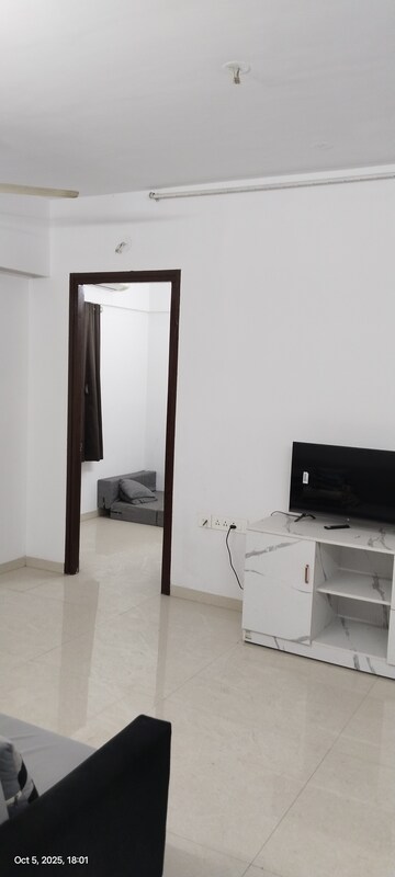 Room in 2.5 BHK Apartment at Lodha Palava Downtown Dombivli East, Dombivli East – for Rent