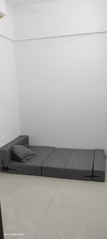 Room in 2.5 BHK Apartment at Lodha Palava Downtown Dombivli East, Dombivli East – for Rent