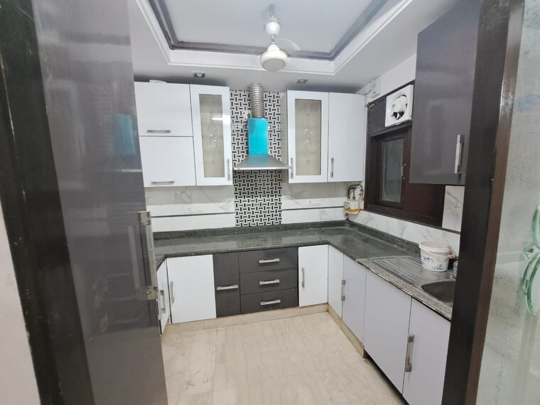 Kitchen, chittaranjan park 3 Bedroom 1350 Sq.Ft. Builder Floor In Chittaranjan Park Delhi 9283936