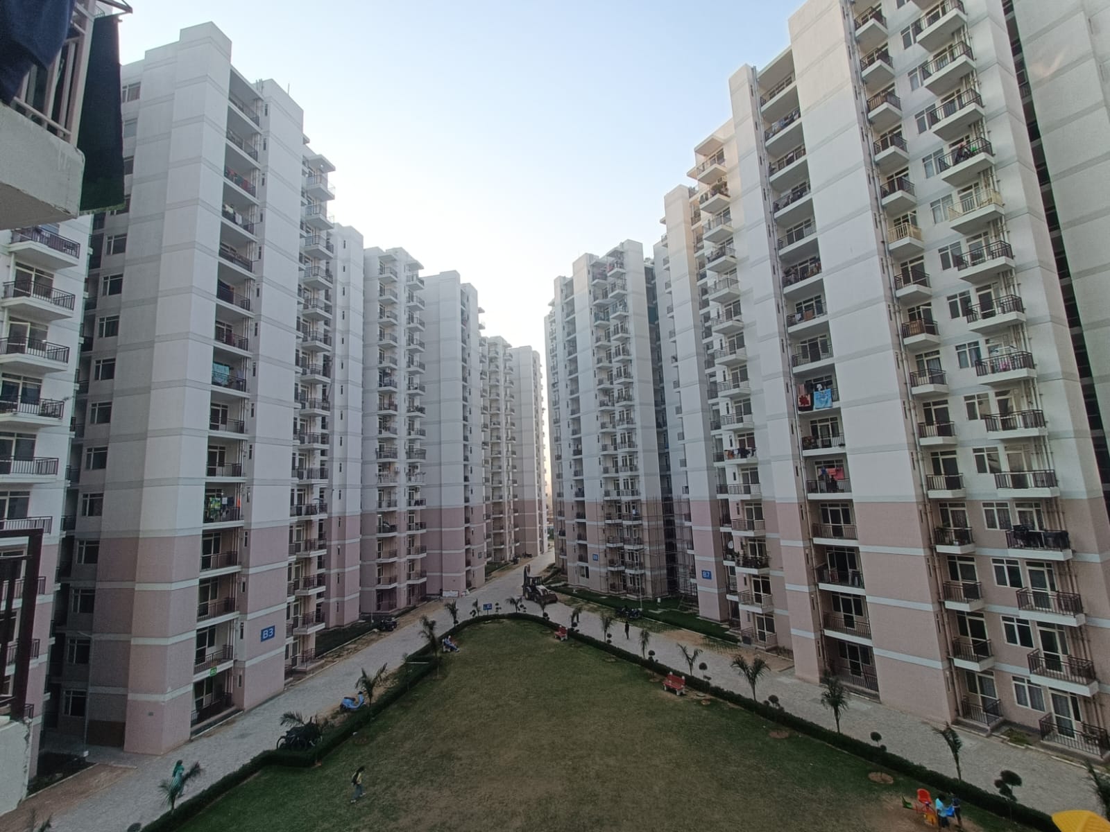 2 BHK Apartment For Rent in Suncity Avenue 76