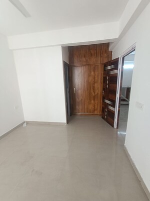 Room in 2 BHK Apartment at Suncity Avenue 76, Sector 76 – for Rent