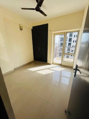 Room in 2 BHK Apartment at Panchsheel Greens II, Sector 16 Greater Noida – for Rent