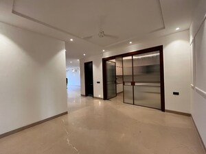 Room in 4 BHK Builder Floor at Sushant Lok I – for Rent
