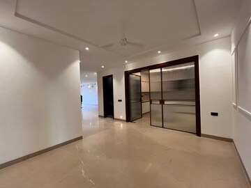 Room in 4 BHK Builder Floor at Sushant Lok I – for Rent