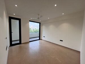 Room in 4 BHK Builder Floor at Sushant Lok I – for Rent