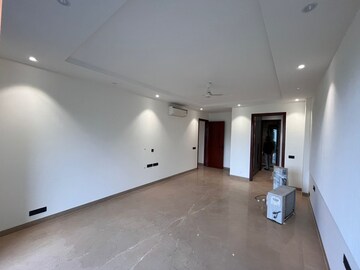 Room in 4 BHK Builder Floor at Sushant Lok I – for Rent