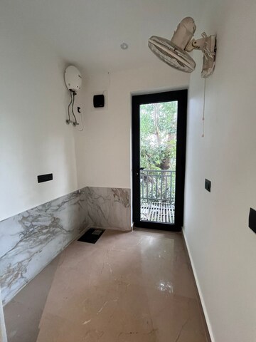 Room in 4 BHK Builder Floor at Sushant Lok I – for Rent