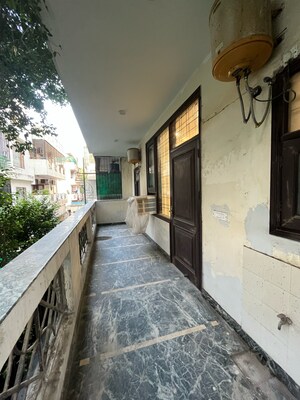 Balcony in 3 BHK Builder Floor at Ansal Sushant Lok I, Sector 43 – for Rent