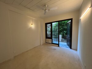 Room in 3 BHK Builder Floor at Ansal Sushant Lok I, Sector 43 – for Rent