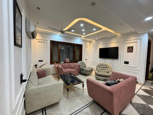 Living Room in 4 BHK Builder Floor at Sushant Vyapaar Kendra, Dlf Phase iv – for Rent