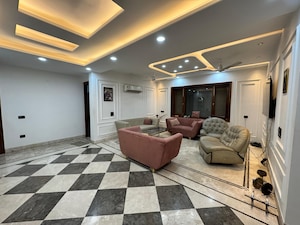 Living Room in 4 BHK Builder Floor at Sushant Vyapaar Kendra, Dlf Phase iv – for Rent