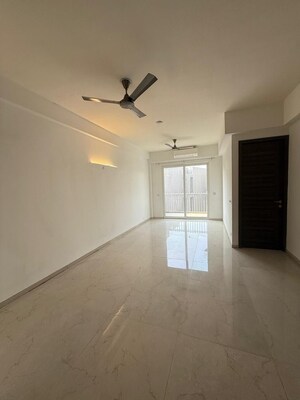 Room in 2 BHK Apartment at Signature Global Prime, Sector 63a – for Rent