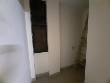Room in 2 BHK Builder Floor at Maidan Garhi – for Rent