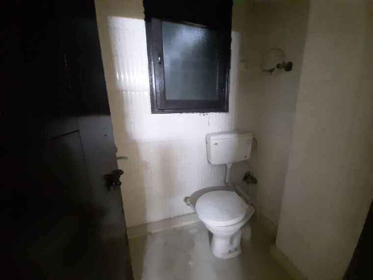 Bathroom, maidan garhi 2 Bedroom 90 Sq.Yd. Builder Floor In Maidan Garhi Delhi 9284033