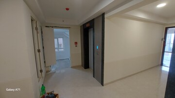 Room in 2 BHK Apartment at Sheth Avalon, Laxmi Nagar – for Rent