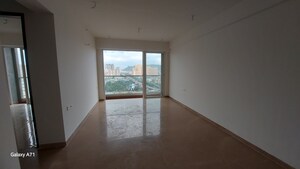 Room in 2 BHK Apartment at Sheth Avalon, Laxmi Nagar – for Rent