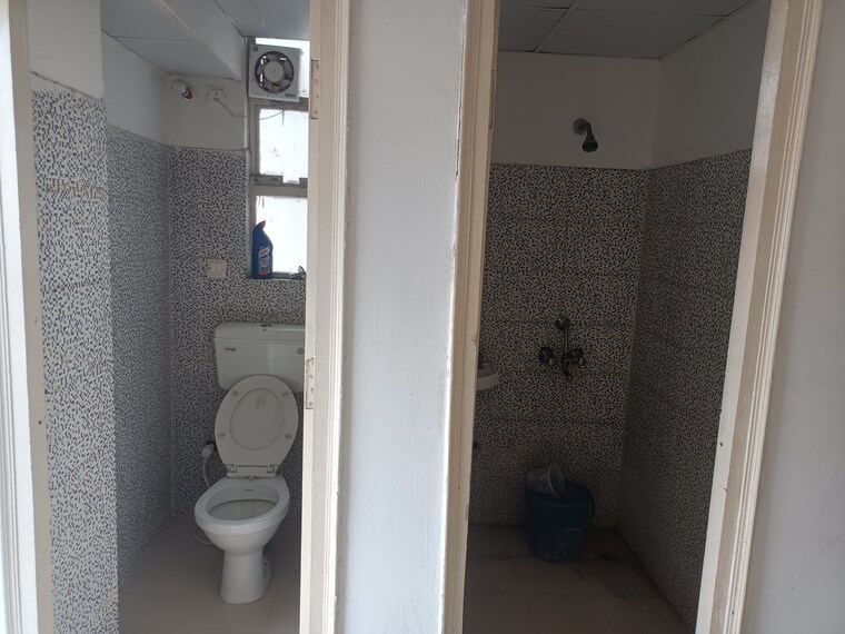 Bathroom, breez-global-heights 1 Bedroom 350 Sq.Ft. Apartment In Sohna Sector 33 Gurgaon 9284143