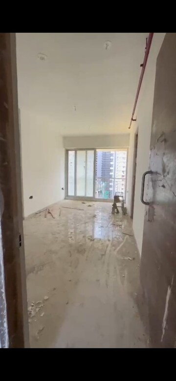 Room in 2.5 BHK Apartment at Ruparel Palacio Phase 1, Kandivali West – for Sale