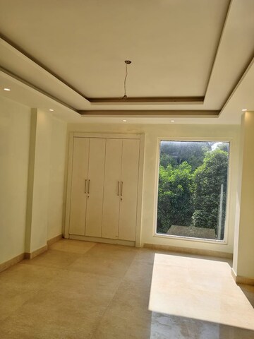 Room in 4 BHK Independent House at Maharani Bagh – for Sale