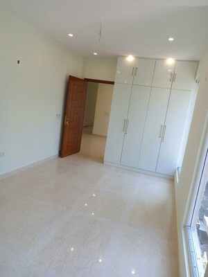 Room in 4 BHK Independent House at Maharani Bagh – for Sale