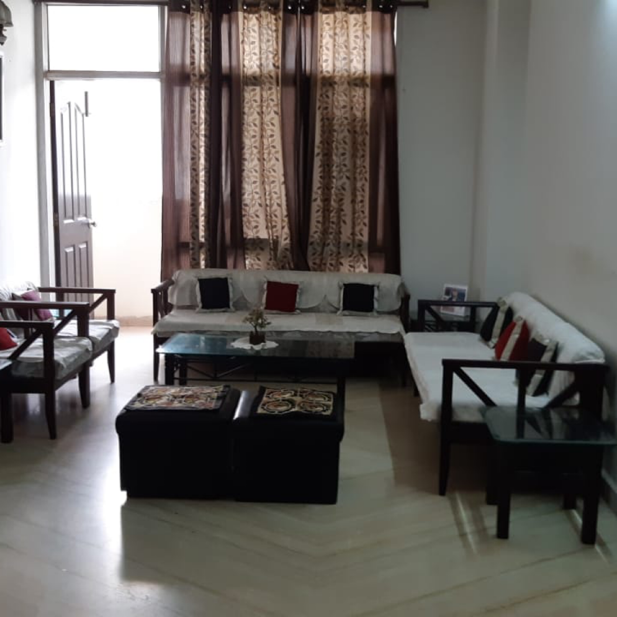2 BHK Apartment For Rent in Rishabh Iris Tower
