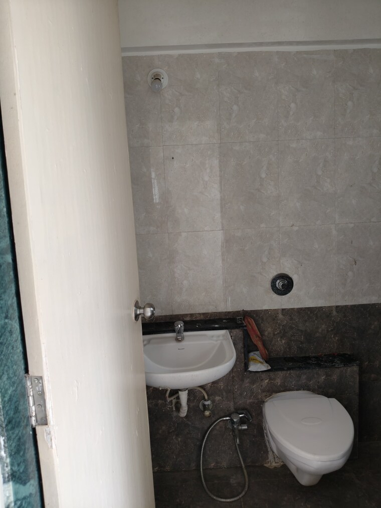 Bathroom, shroff-signature-heights 1 Bedroom 445 Sq.Ft. Apartment In Wakad Pune 9284402