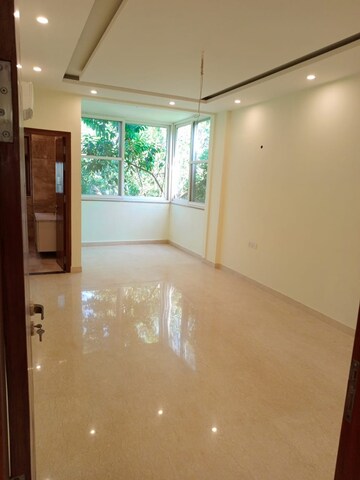 Room in 4 BHK Builder Floor at New Friends Colony – for Rent