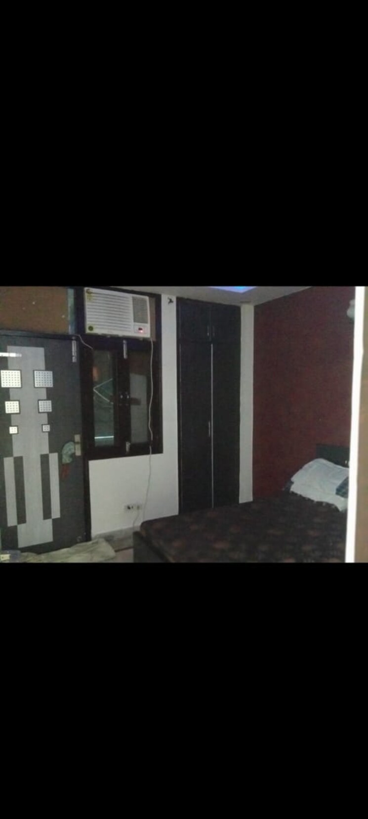 Room, govindpuri 2 Bedroom 65 Sq.Yd. Builder Floor In Govindpuri Delhi 9284450