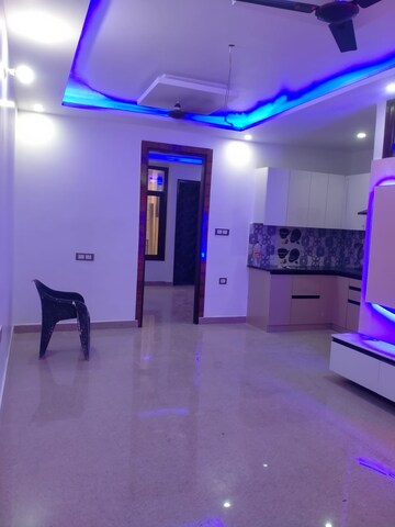 Living Room in 2.5 BHK Builder Floor at Sector 73 – for Sale