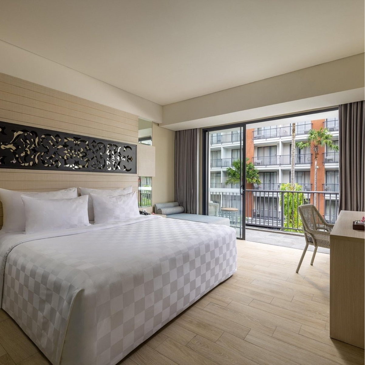 6+ BHK + Pooja Room,Servant Room,Study Room,Extra Room Independent House For Sale in DLF Phase II