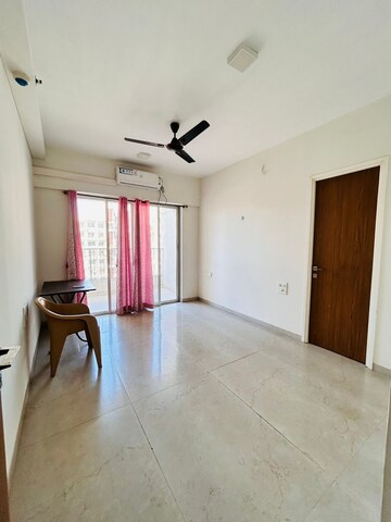Room in 3 BHK Apartment at Godrej Elements, Hinjewadi – for Rent
