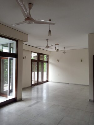Room in 4 BHK Builder Floor at New Friends Colony – for Rent