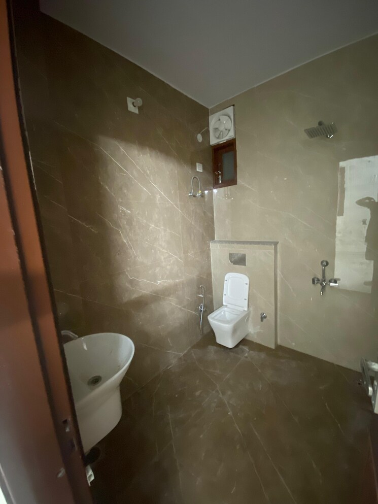 Bathroom, sector 5 2 Bedroom 1800 Sq.Ft. Builder Floor In Sector 5 Gurgaon 9284463