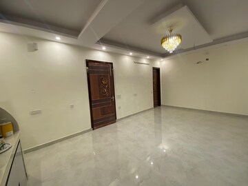 Room in 2 BHK Builder Floor at Sector 5 – for Rent