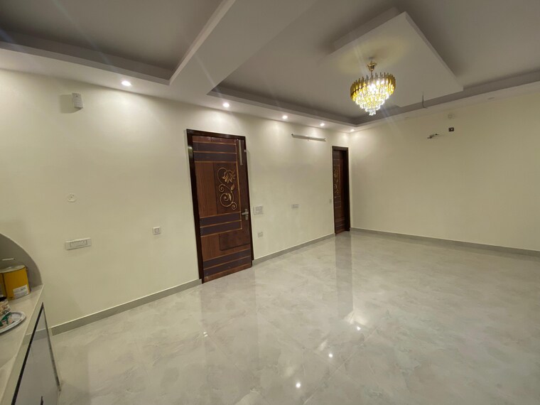 Room, sector 5 2 Bedroom 1800 Sq.Ft. Builder Floor In Sector 5 Gurgaon 9284463