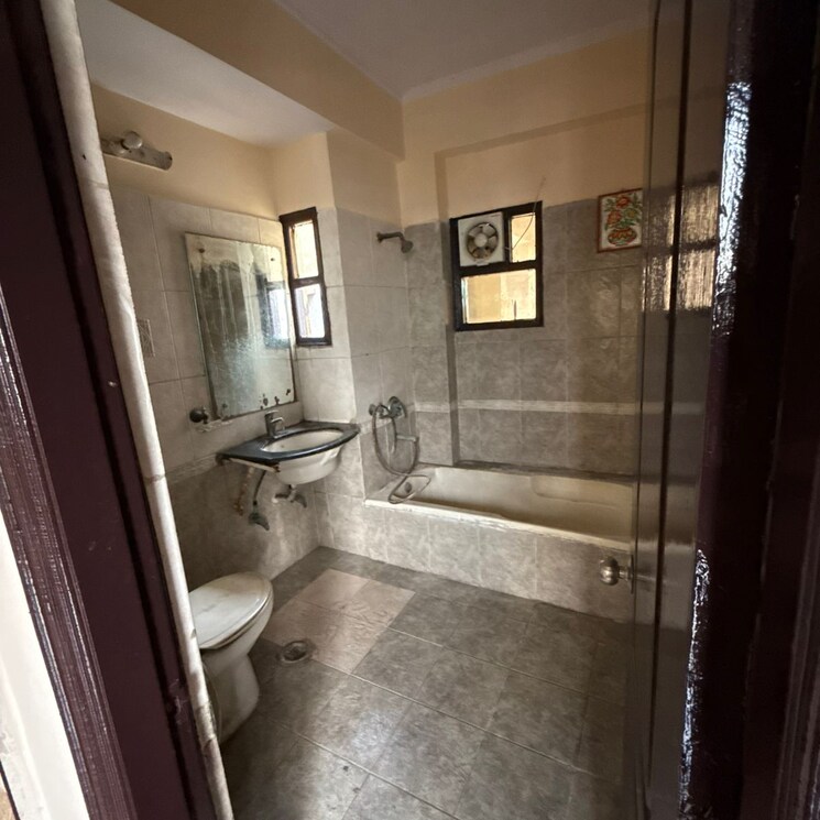 Bathroom, niho-saffron-scottish-garden 3 Bedroom 1545 Sq.Ft. Apartment In Ashiana Greens Ghaziabad 9284461